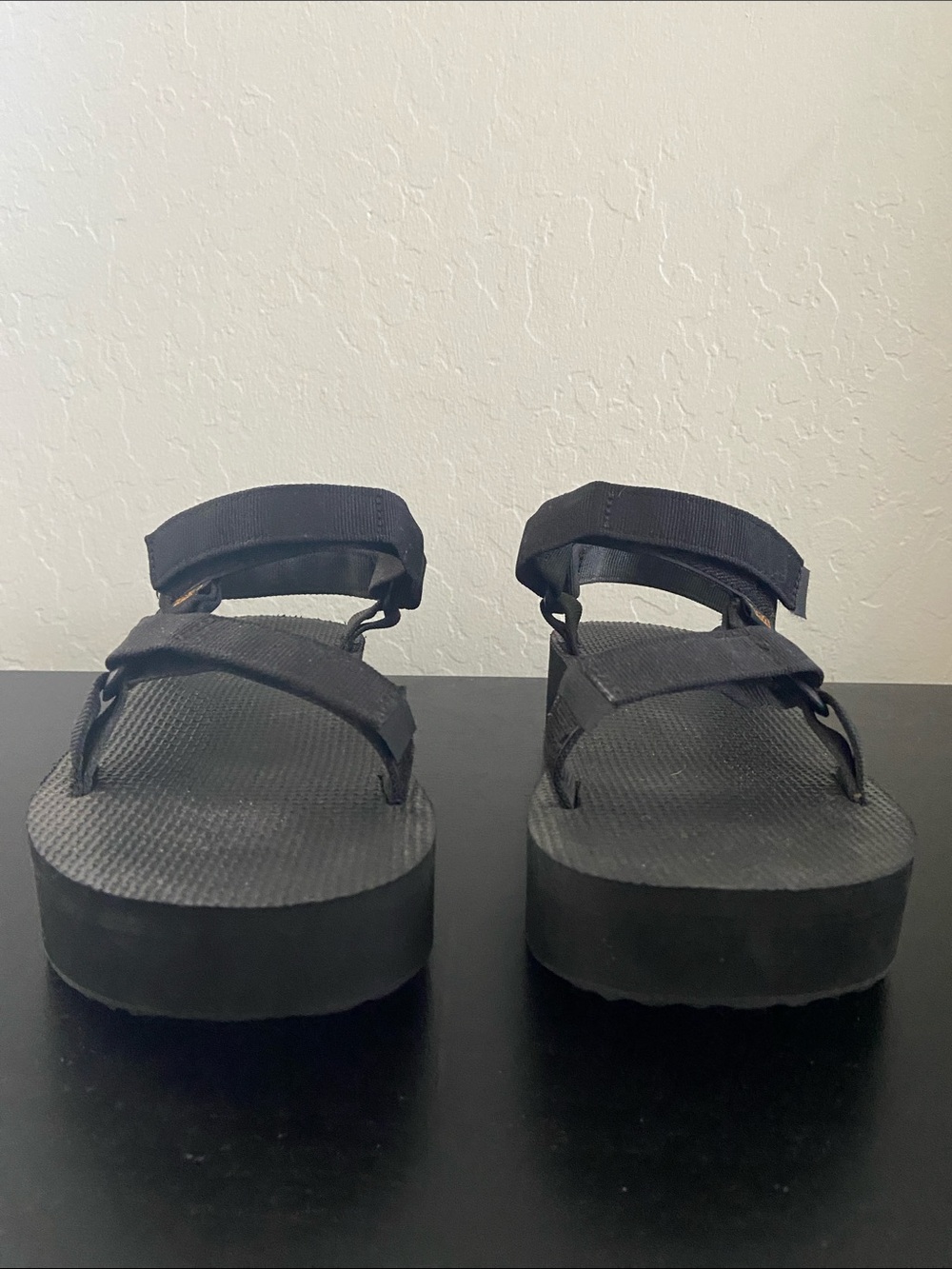 Teva | Black Flatform Sandal Adjustable Straps Size 8 - Picture 3 of 9